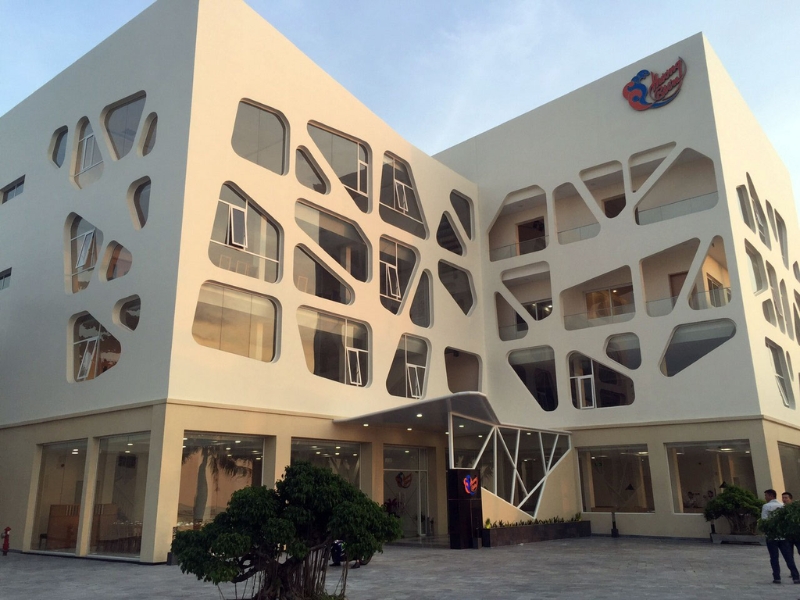 Ghé thăm quán hải sản nổi tiếng Dương Đông với nhum tươi chế biến đậm vị biển để bắt đầu hành trình khám phá ẩm thực trước khi tới Corona Casino Phú Quốc.