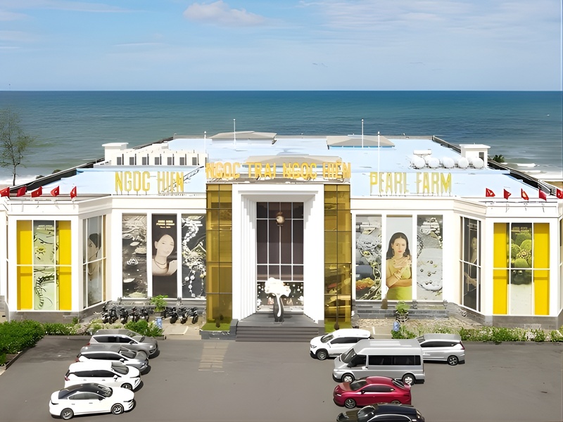 Educational exhibits at a historic pearl farm showcasing Japanese techniques and diverse premium pearl varieties serving patrons of the prestigious Corona Casino Phu Quoc
