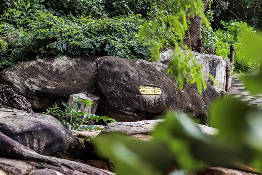 Khám phá góc check-in Bãi Khem và bí ẩn Giếng Tiên sát biển – nơi có mạch nước ngọt kỳ diệu gần khu vực Corona Casino Phú Quốc.