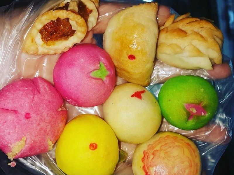 Sự tỉ mỉ trong khâu chuẩn bị những nguyên liệu cần có để làm bánh khéo giúp tạo nên hương vị đặc sản khó quên cho du khách ghé thăm Corona Casino Phú Quốc.