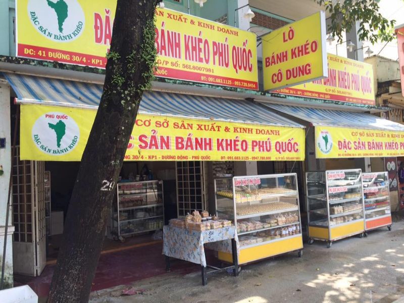 Ghé lò bánh Thái Bình để mua bánh khéo là lựa chọn của nhiều du khách khi kết hợp tham quan Dương Đông và nghỉ dưỡng tại Corona Casino Phú Quốc.
