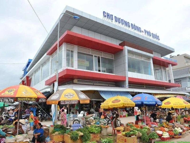 A lively atmosphere of busy street food stalls at the Duong Dong Night Market offering local delicacies to guests of Corona Casino Phu Quoc