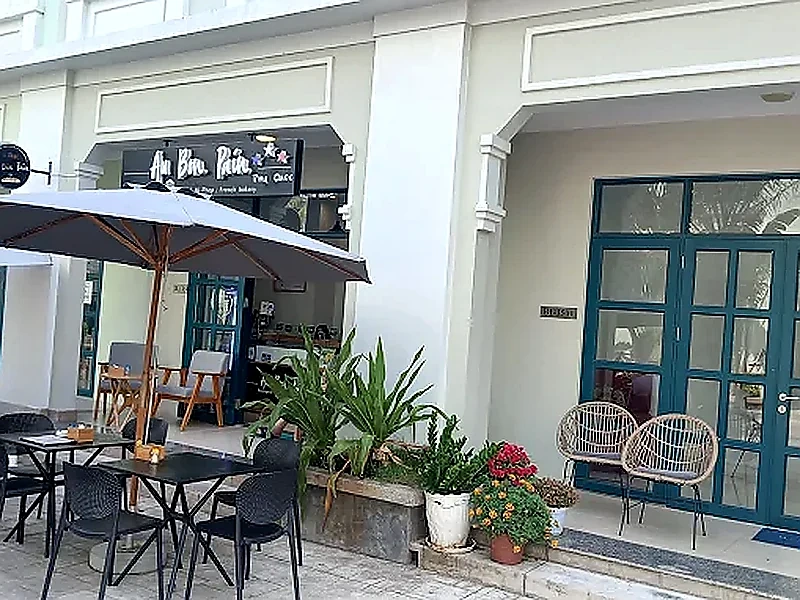 Familiar international breakfast options and coffee at Au Bon Pain, easily accessible from Corona Resort & Casino Phu Quoc