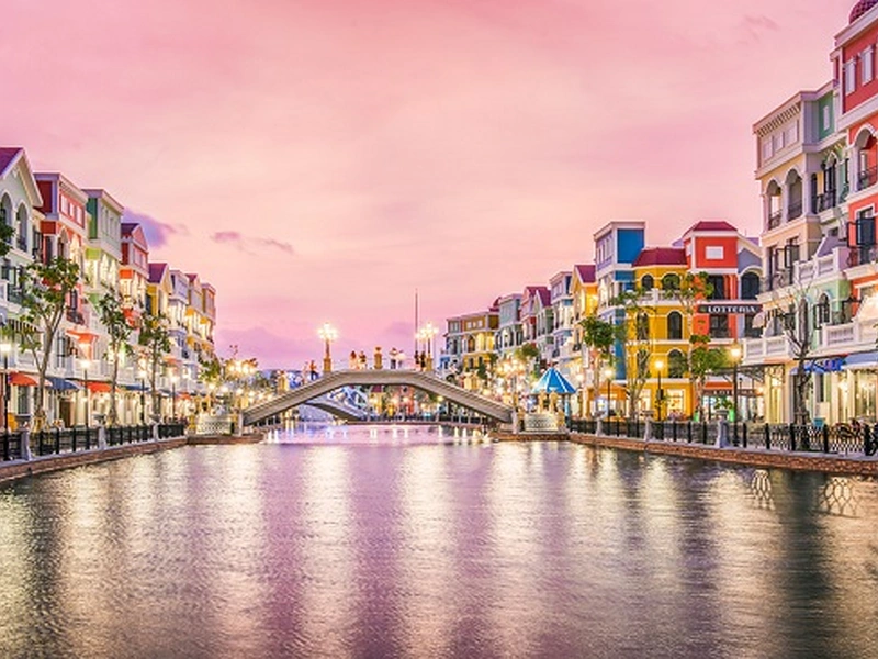 Quang cảnh kênh đào Venice và chuỗi nhà hàng ven sông tại Grand World Phú Quốc - Corona Resort & Casino Phú Quốc