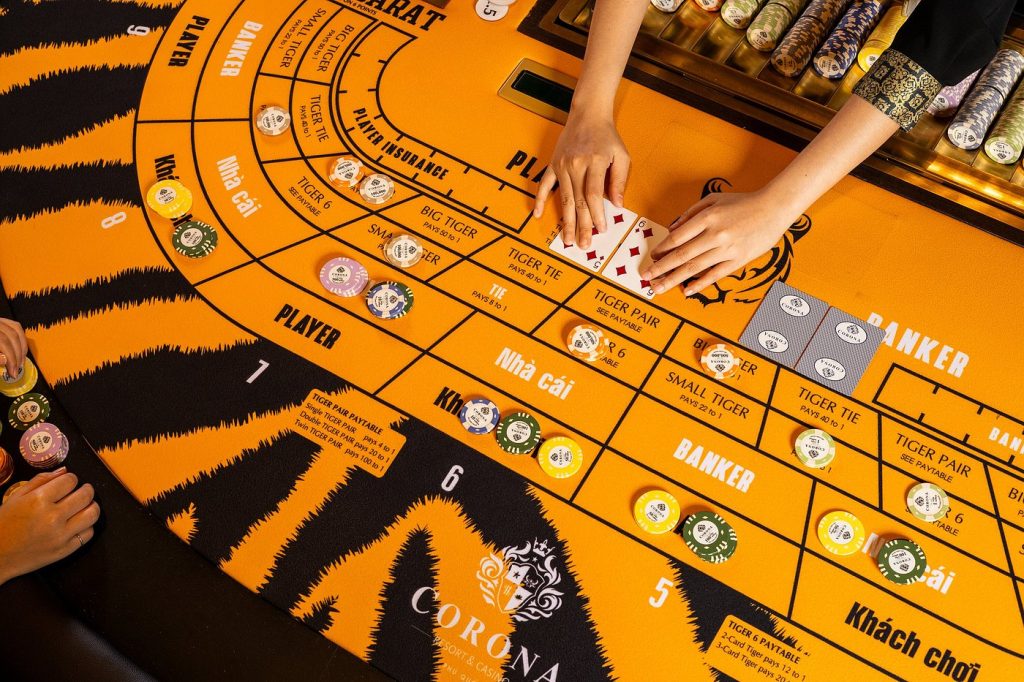 Thị trường casino toàn cầu ước tính đạt hàng trăm tỷ USD mỗi năm, trong đó Mỹ, Trung Quốc (Macao), Singapore và một số nước châu Âu chiếm phần lớn doanh thu