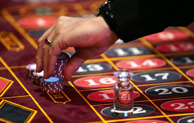 Đồng tiền quy ước (chips) là đơn vị giao dịch chính tại casino